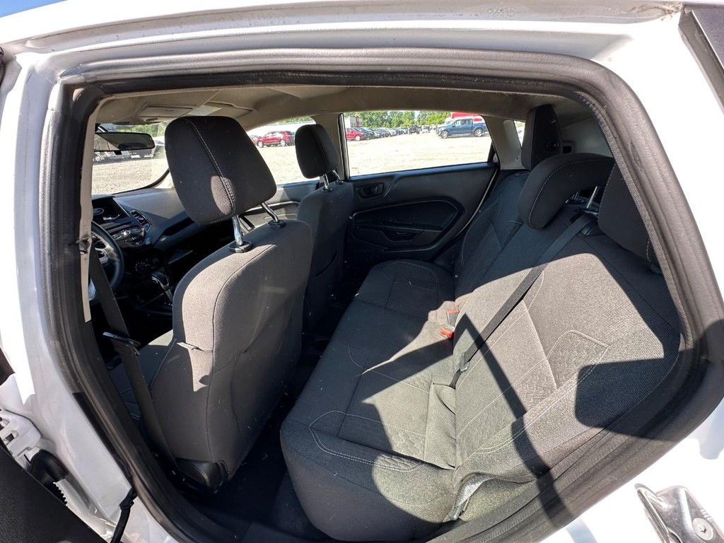 Ford Fiesta Hatchback Vehicle Full-screen Gallery Image 12