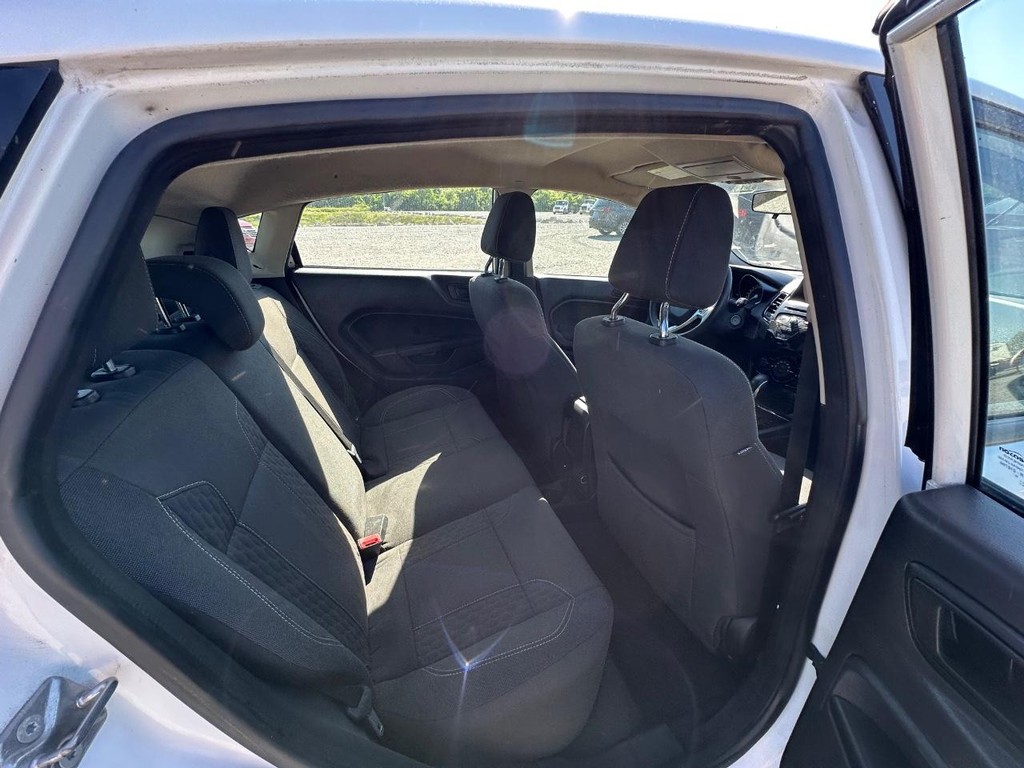 Ford Fiesta Hatchback Vehicle Full-screen Gallery Image 13