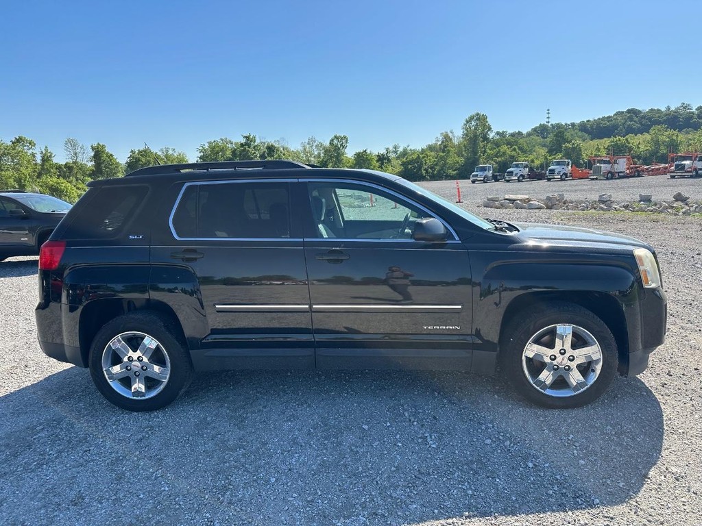 GMC Terrain Vehicle Full-screen Gallery Image 2