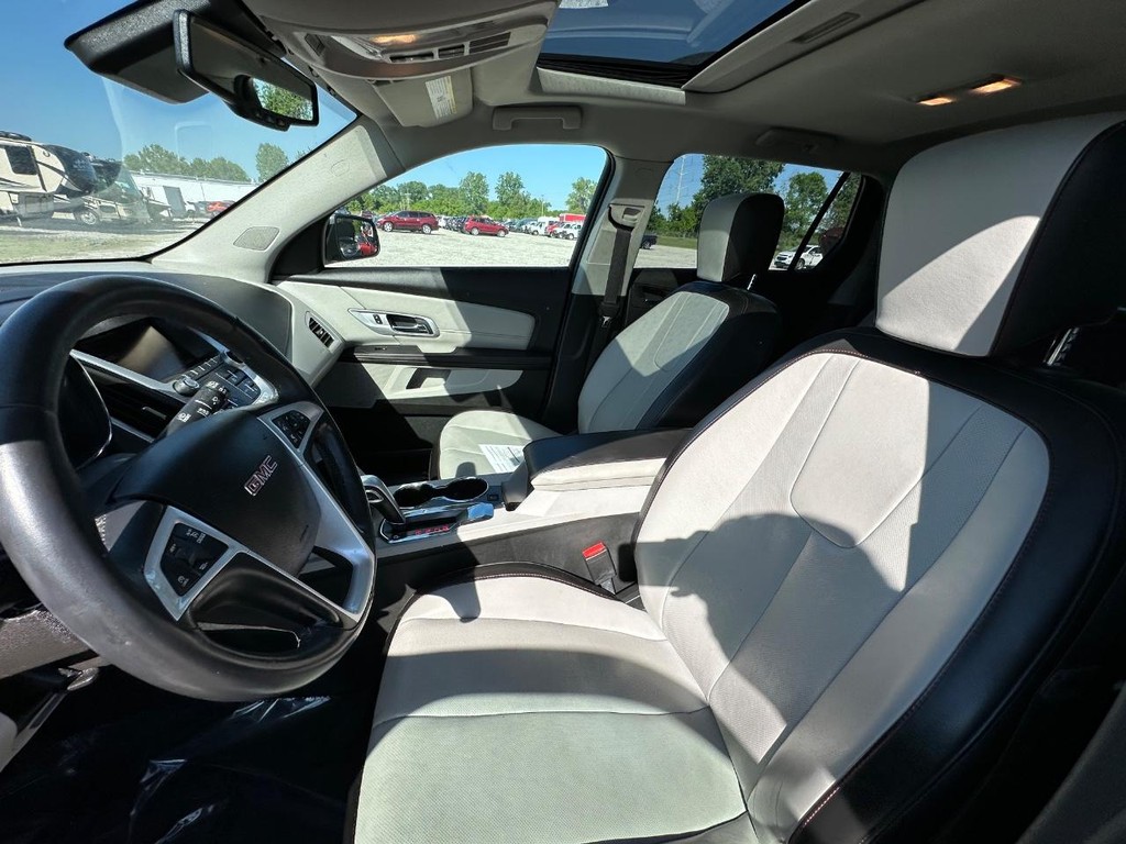 GMC Terrain Vehicle Full-screen Gallery Image 12