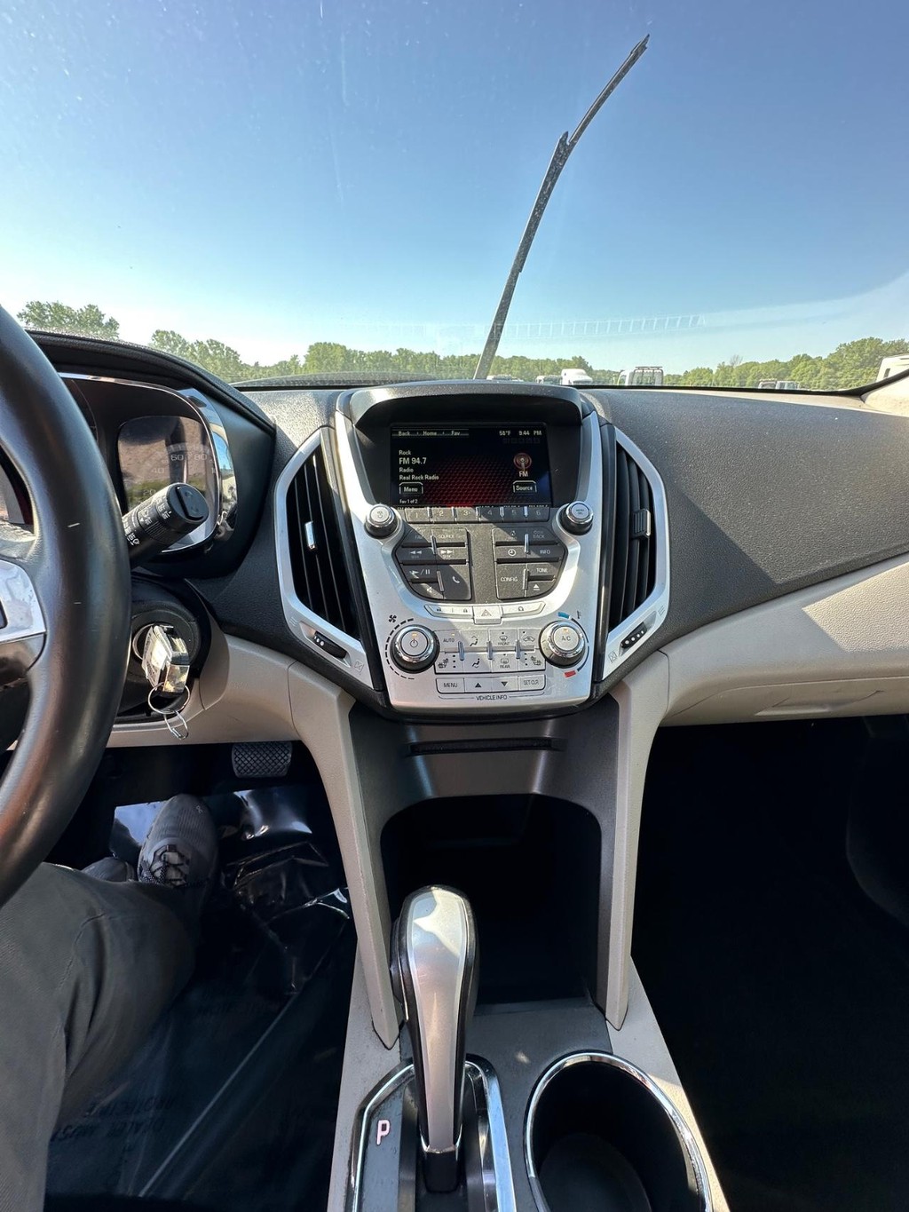 GMC Terrain Vehicle Full-screen Gallery Image 16