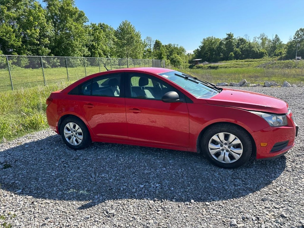 Chevrolet Cruze Vehicle Full-screen Gallery Image 2