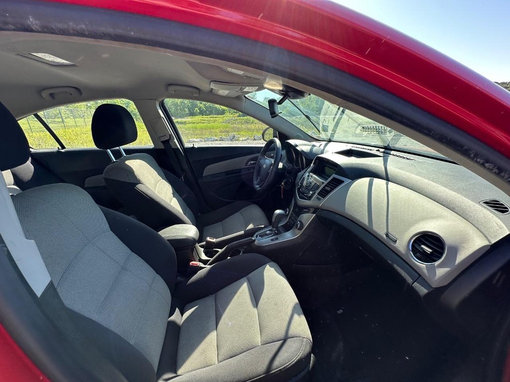 Chevrolet Cruze Vehicle Full-screen Gallery Image 10