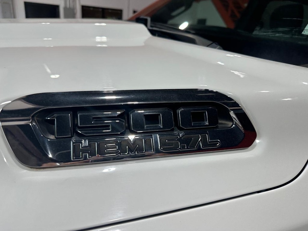 Ram 1500 Vehicle Full-screen Gallery Image 11
