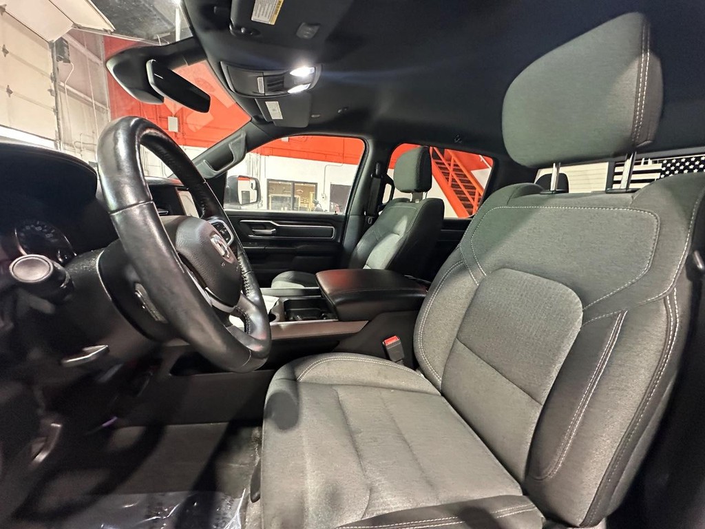Ram 1500 Vehicle Full-screen Gallery Image 12