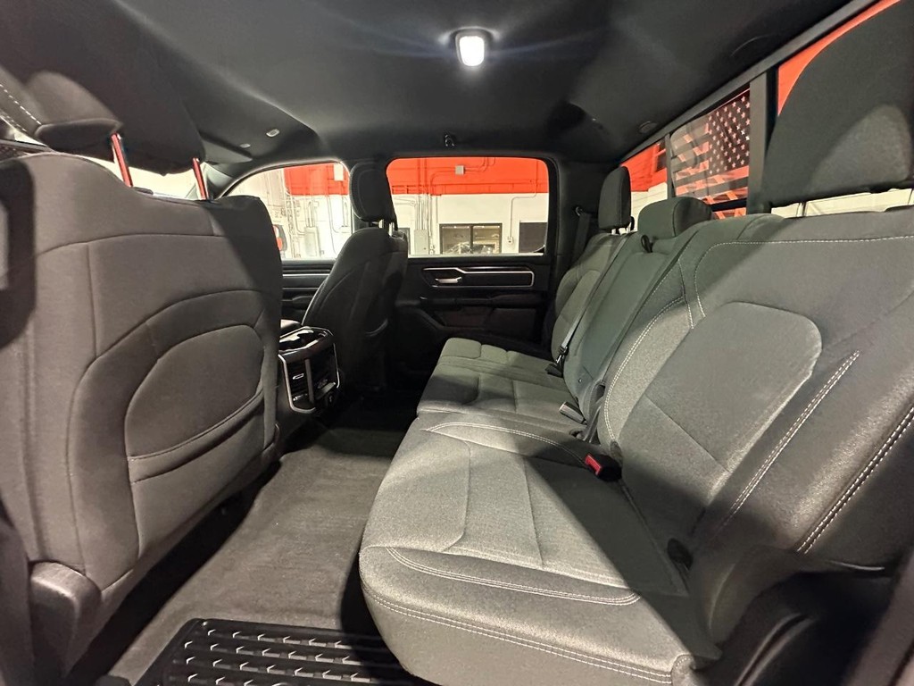 Ram 1500 Vehicle Full-screen Gallery Image 13