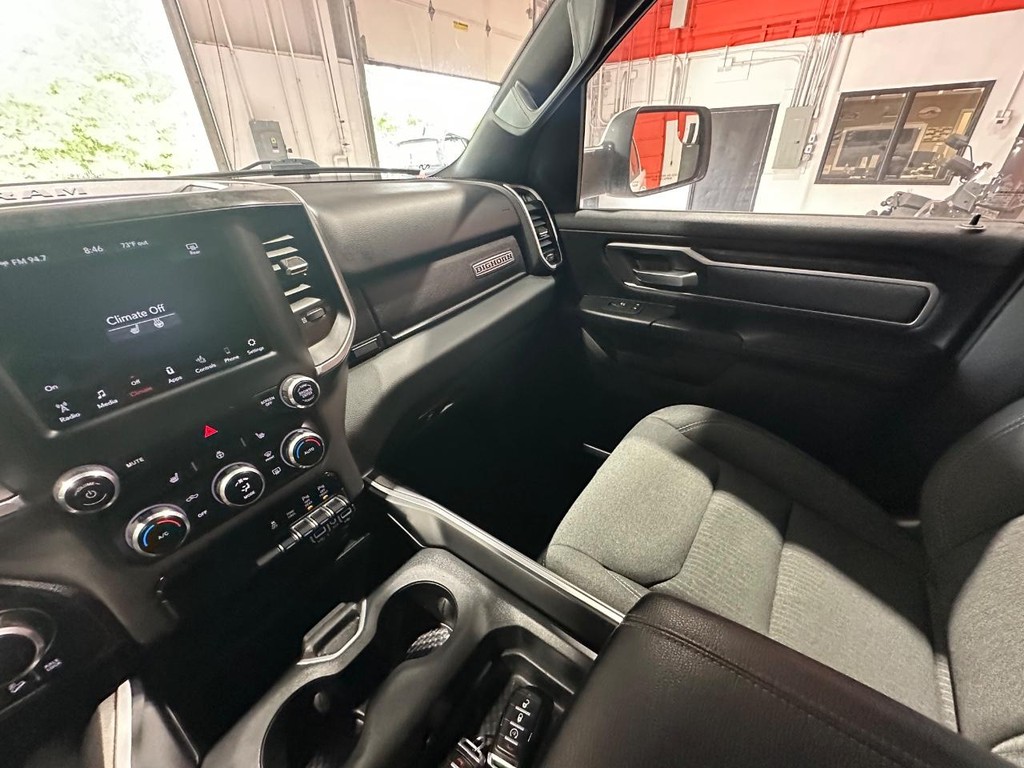 Ram 1500 Vehicle Full-screen Gallery Image 23