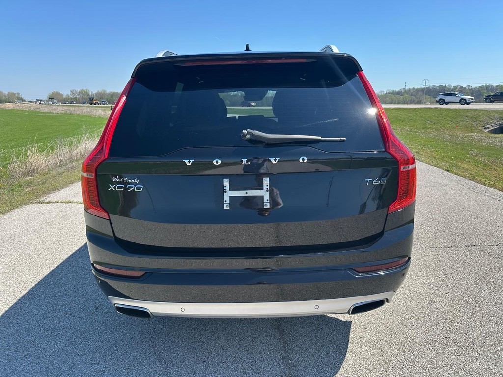 Volvo XC90 Vehicle Full-screen Gallery Image 4