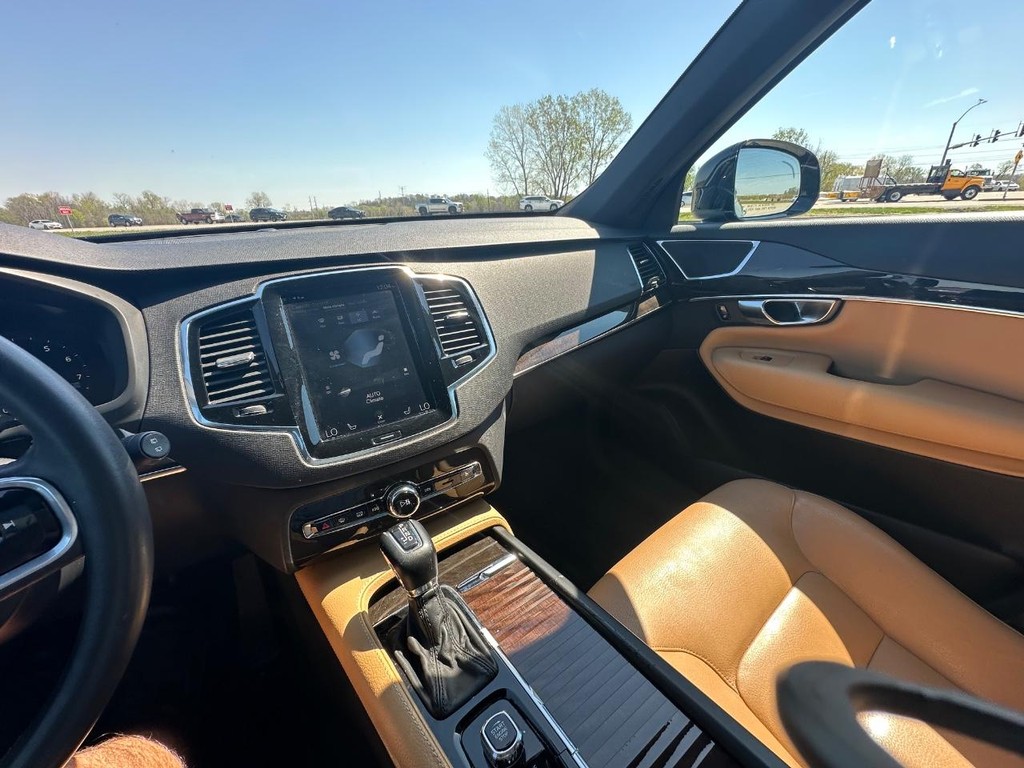 Volvo XC90 Vehicle Full-screen Gallery Image 13