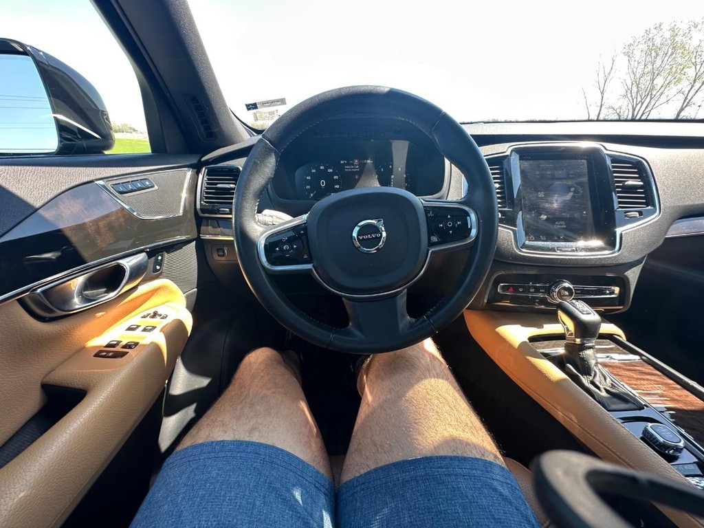 Volvo XC90 Vehicle Full-screen Gallery Image 16