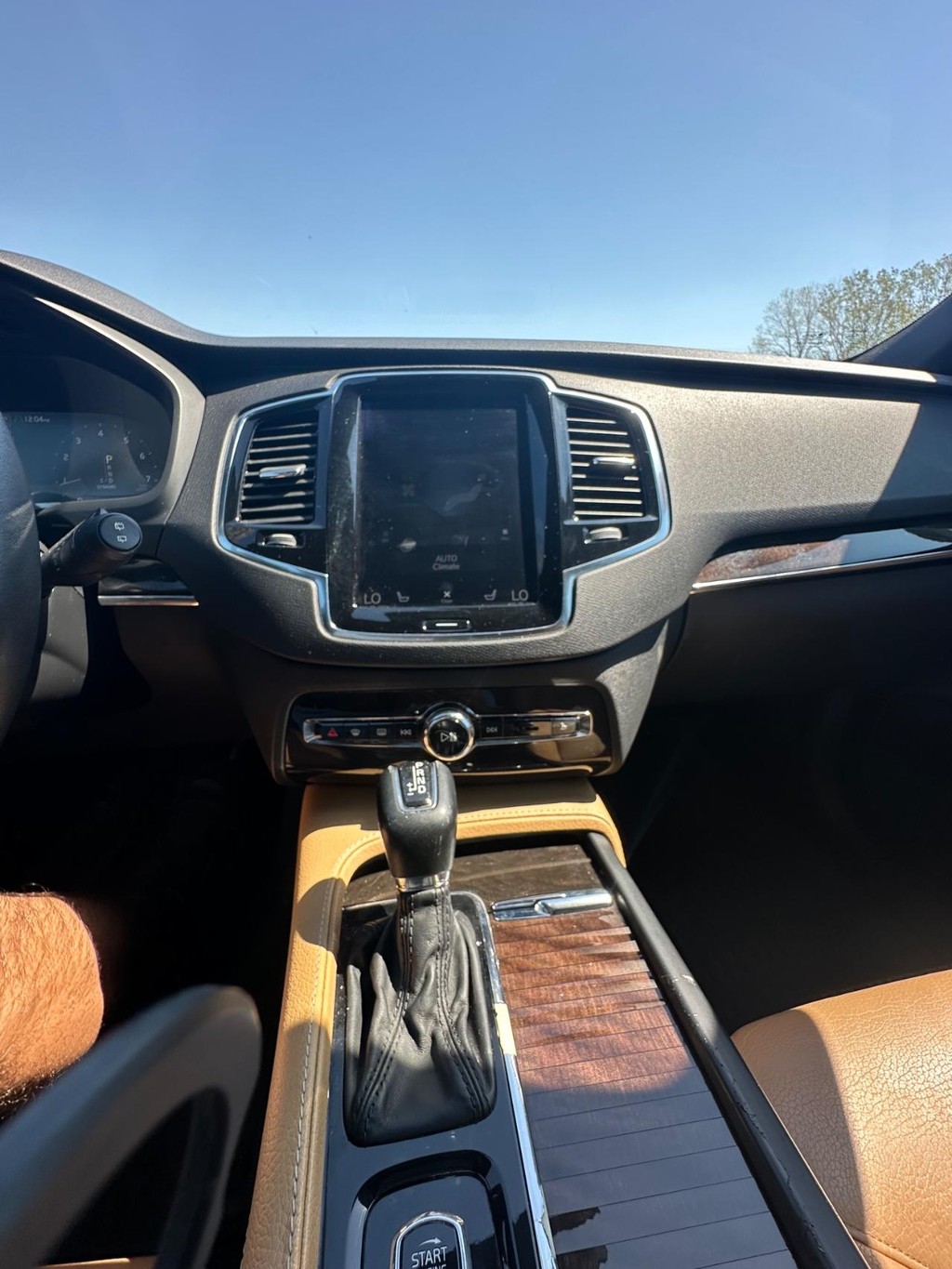Volvo XC90 Vehicle Full-screen Gallery Image 17