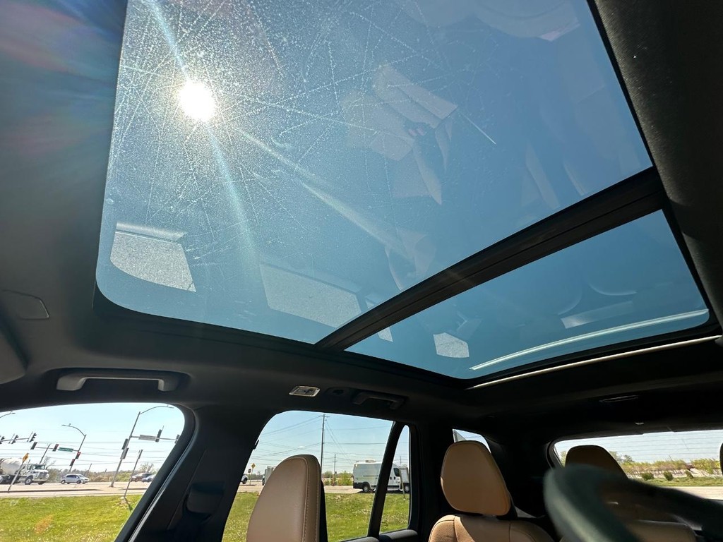 Volvo XC90 Vehicle Full-screen Gallery Image 18