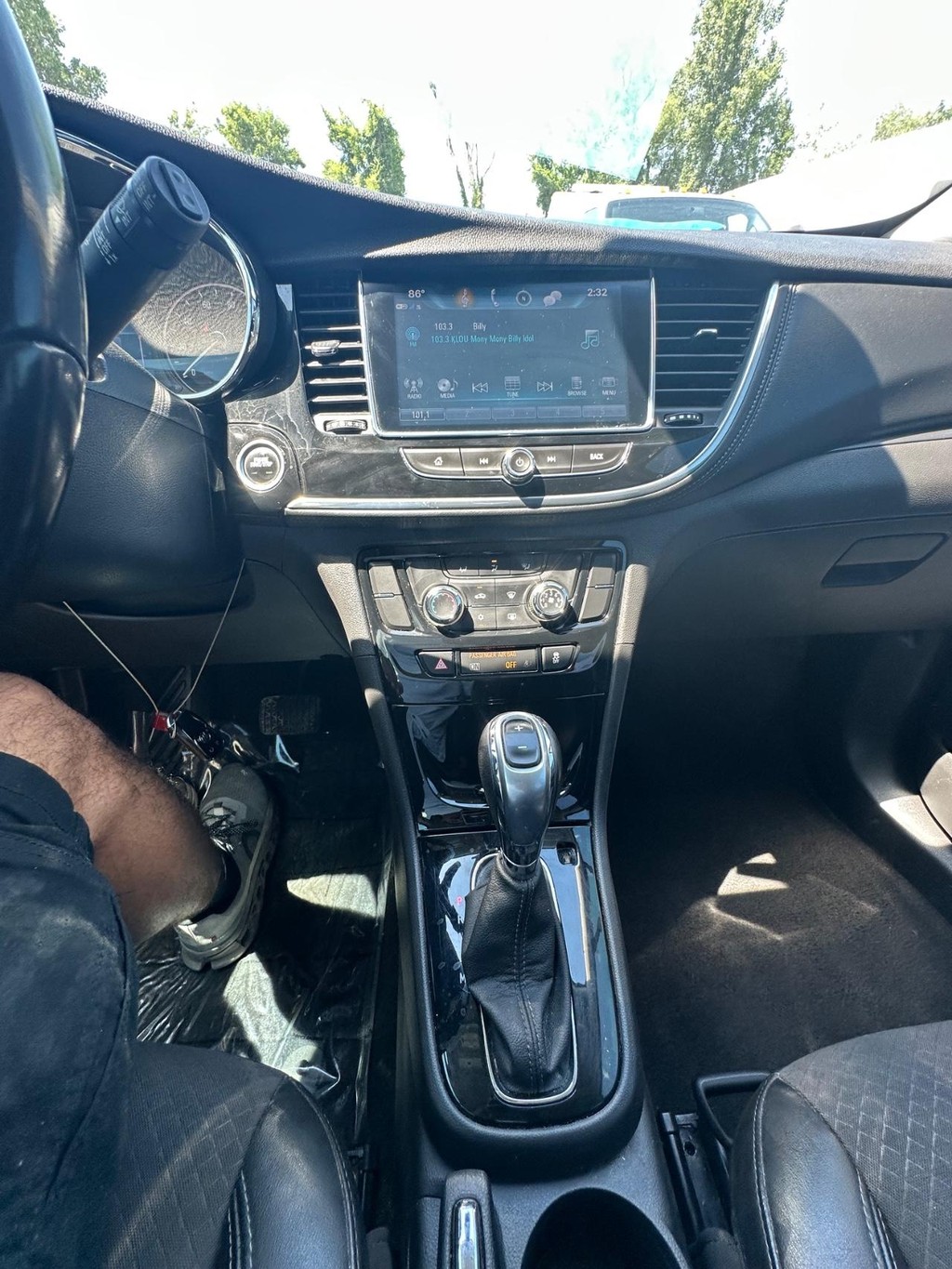 Buick Encore Vehicle Full-screen Gallery Image 12