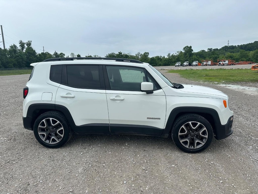 Jeep Renegade Vehicle Full-screen Gallery Image 2