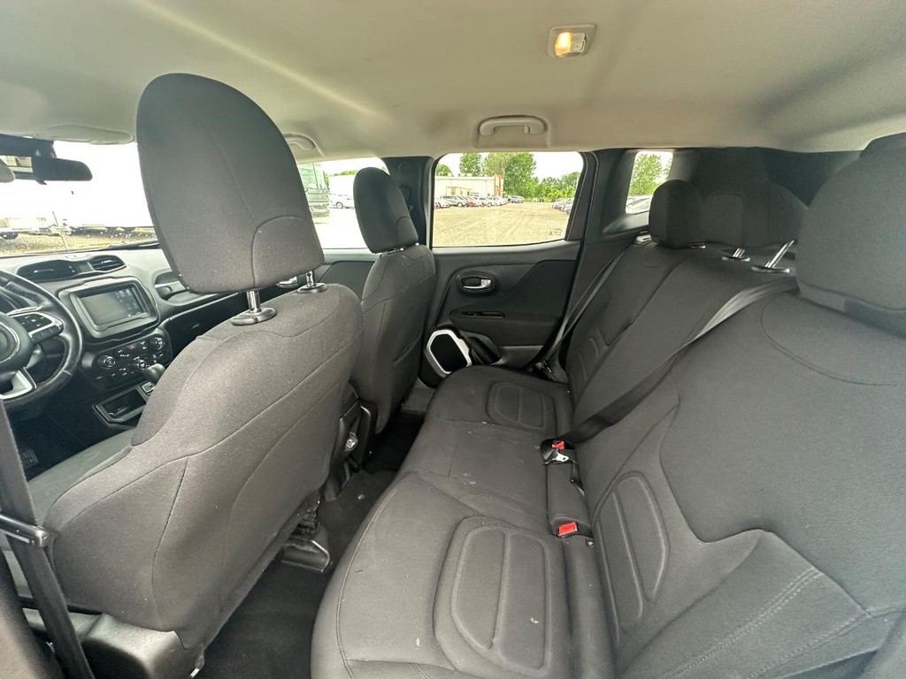 Jeep Renegade Vehicle Full-screen Gallery Image 10