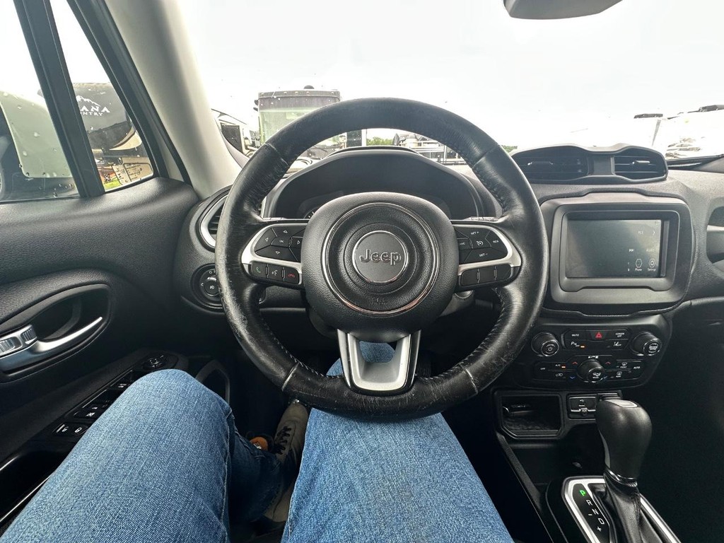 Jeep Renegade Vehicle Full-screen Gallery Image 13