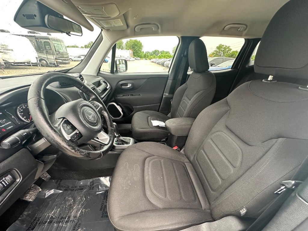 Jeep Renegade Vehicle Full-screen Gallery Image 15