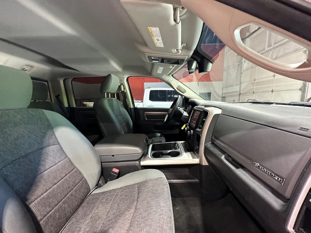 Ram 1500 Vehicle Full-screen Gallery Image 12