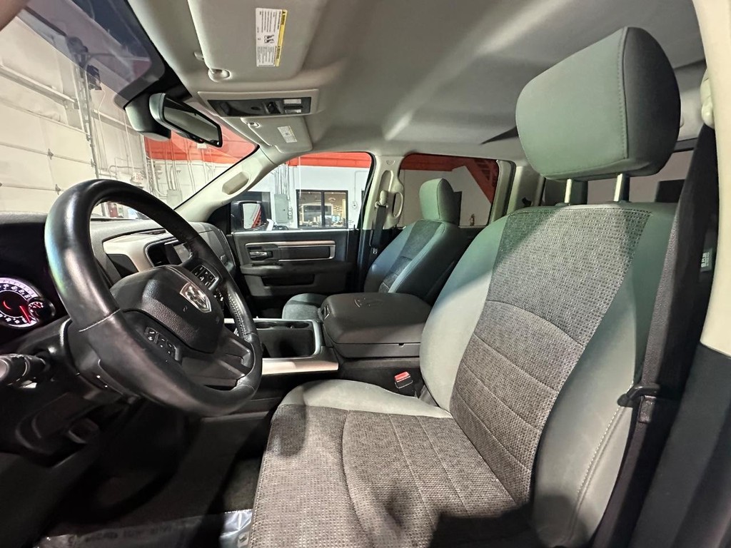 Ram 1500 Vehicle Full-screen Gallery Image 15