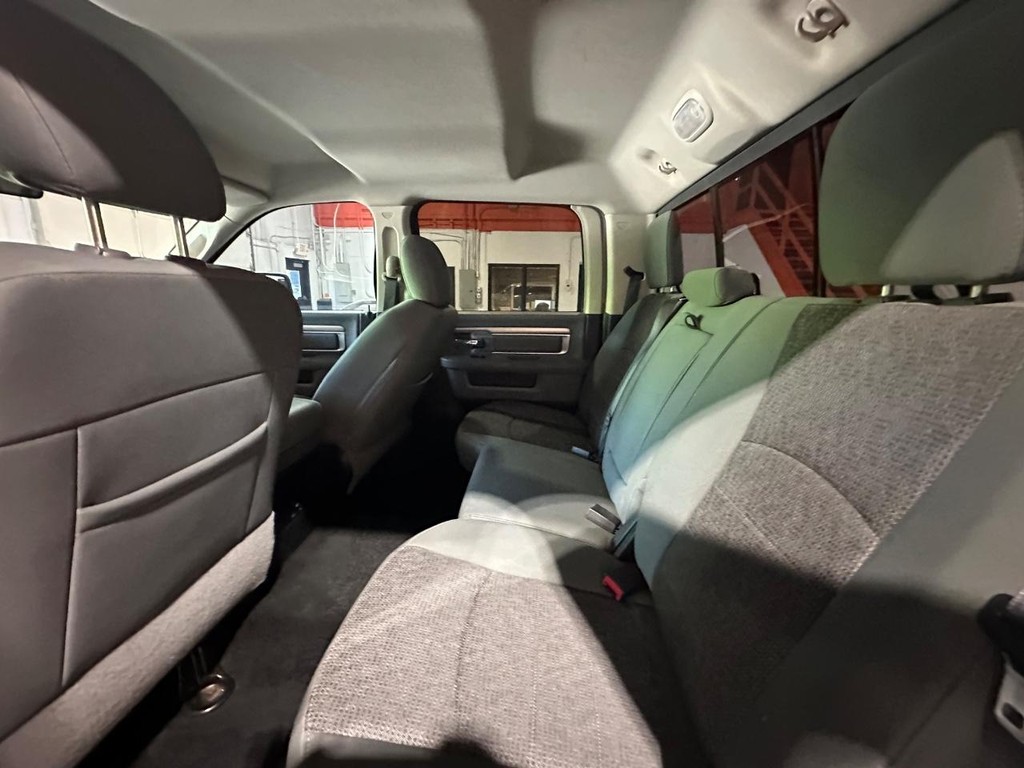 Ram 1500 Vehicle Full-screen Gallery Image 16