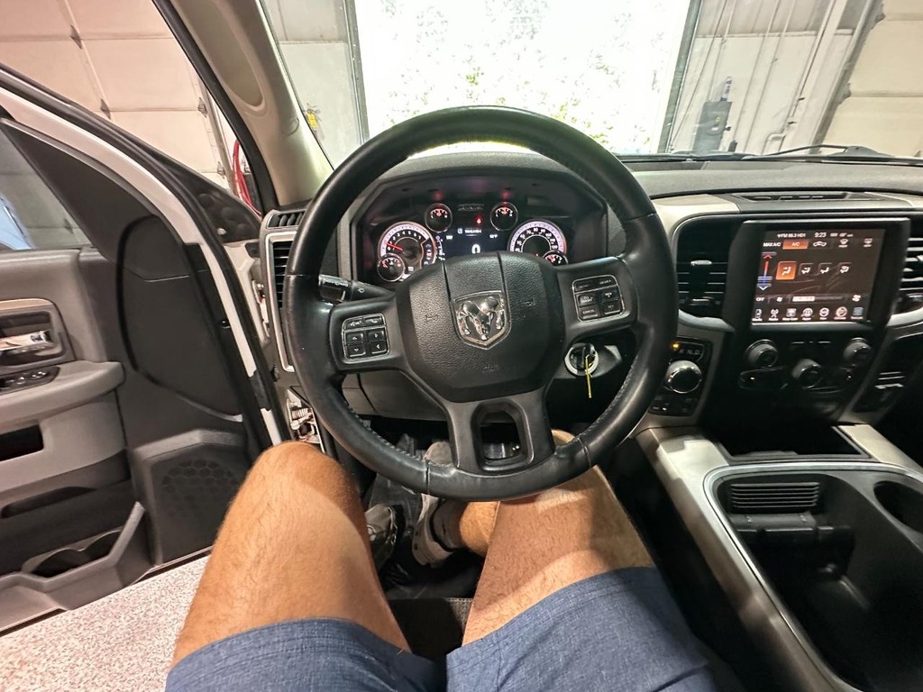 Ram 1500 Vehicle Full-screen Gallery Image 17