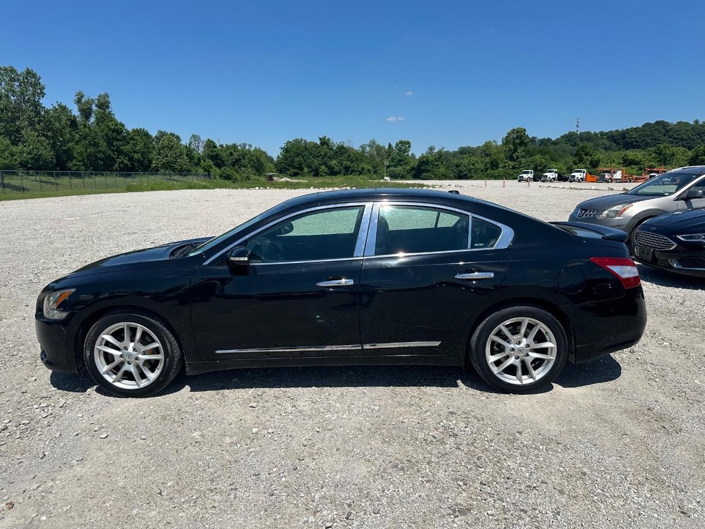 Nissan Maxima Vehicle Full-screen Gallery Image 6