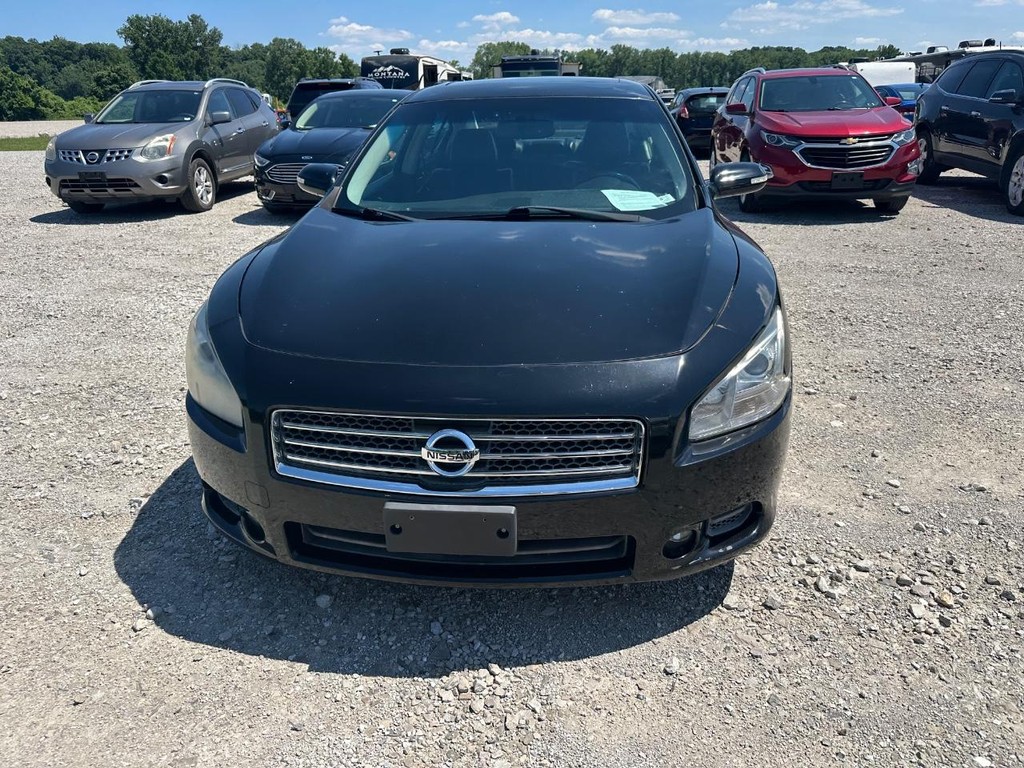 Nissan Maxima Vehicle Full-screen Gallery Image 10