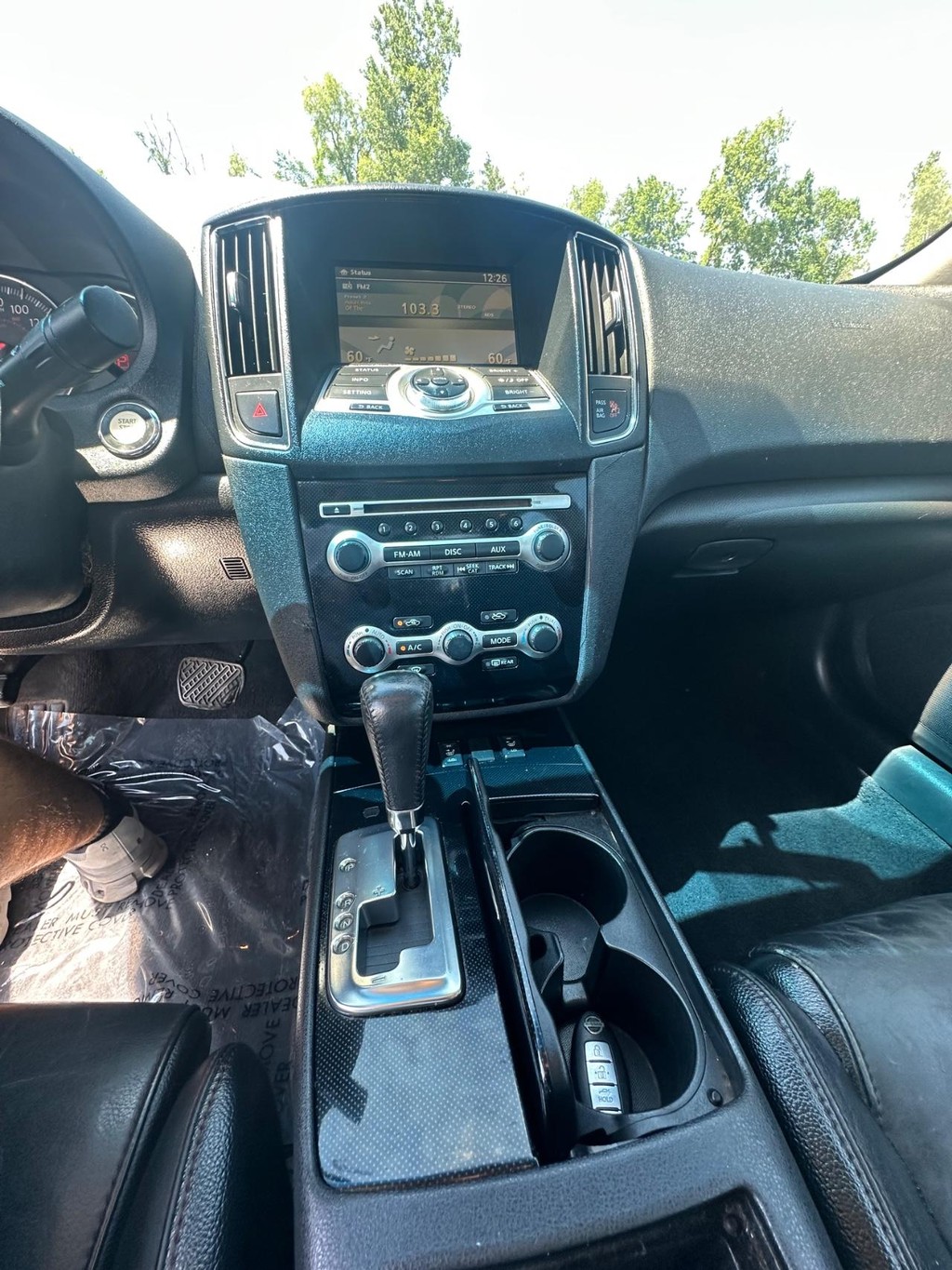 Nissan Maxima Vehicle Full-screen Gallery Image 11