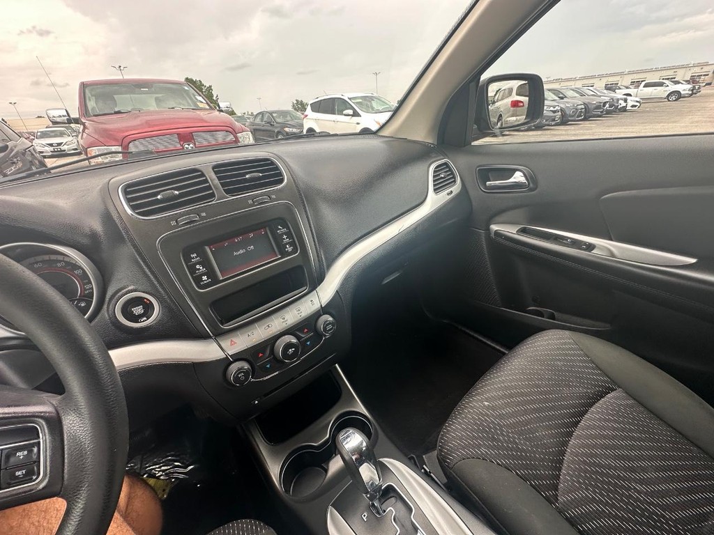 Dodge Journey Vehicle Full-screen Gallery Image 12