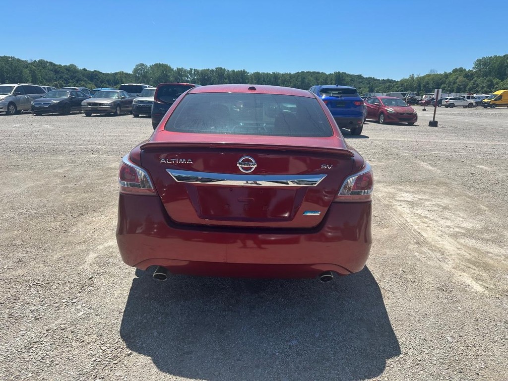 Nissan Altima Sedan Vehicle Full-screen Gallery Image 2