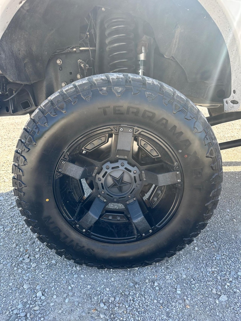 Ford Super Duty F-250 SRW Vehicle Full-screen Gallery Image 5