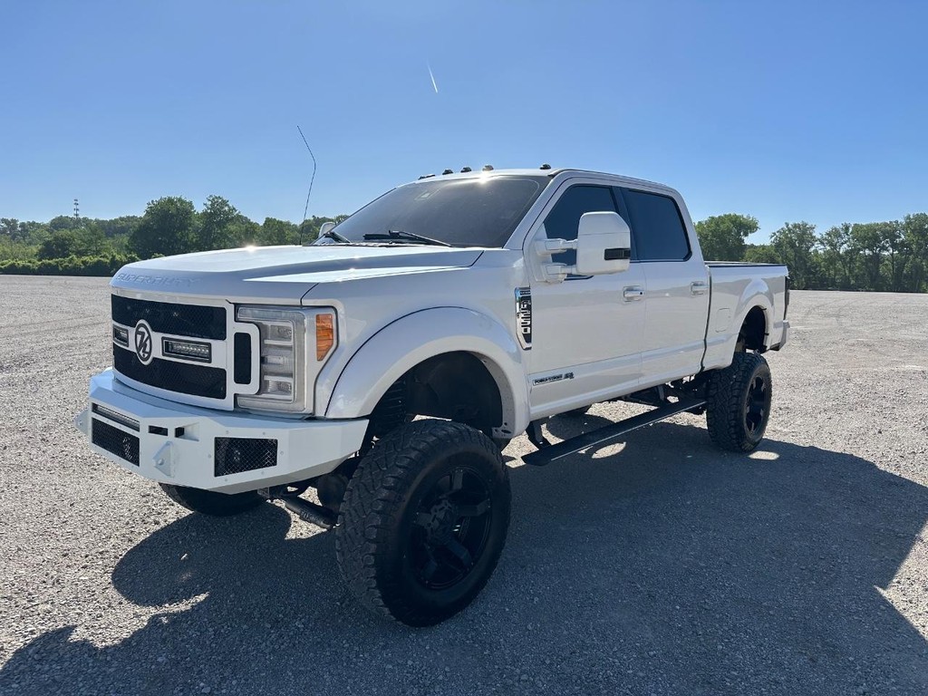 Ford Super Duty F-250 SRW Vehicle Full-screen Gallery Image 7