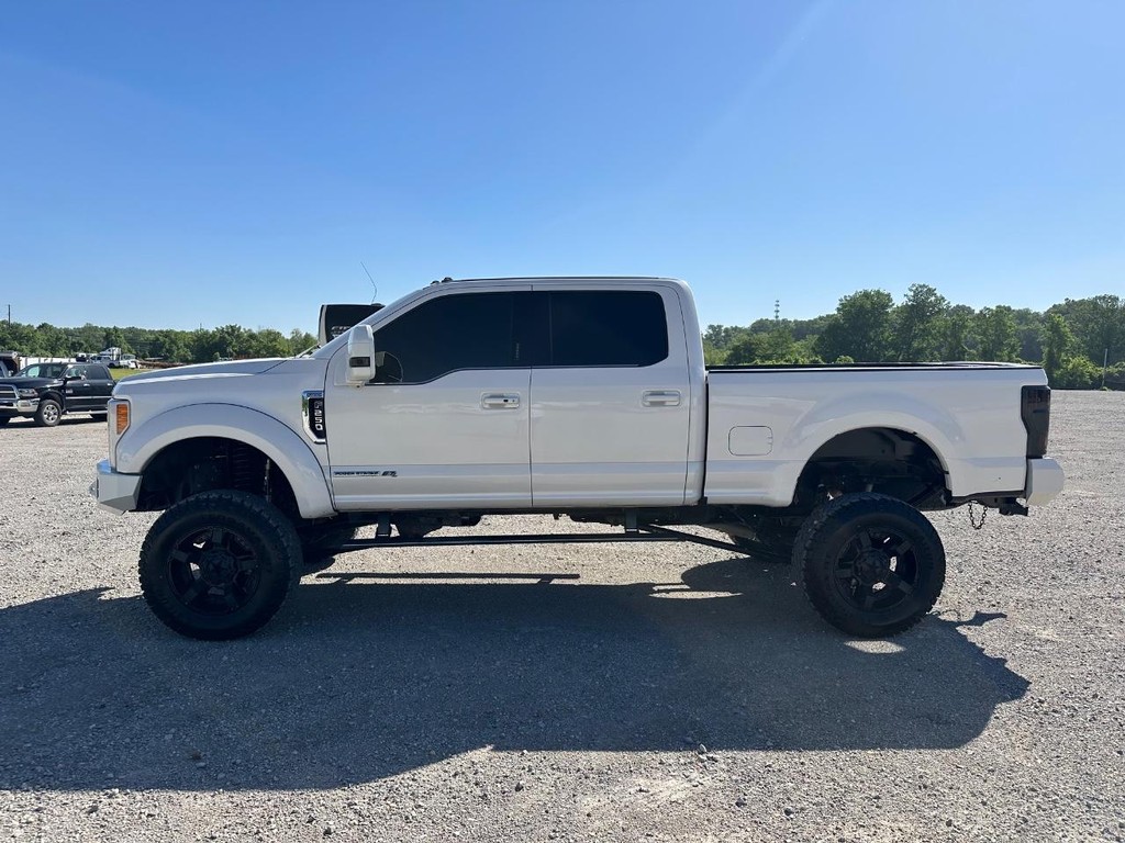 Ford Super Duty F-250 SRW Vehicle Full-screen Gallery Image 8