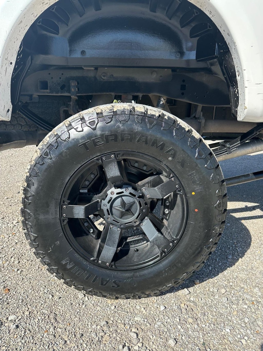 Ford Super Duty F-250 SRW Vehicle Full-screen Gallery Image 10