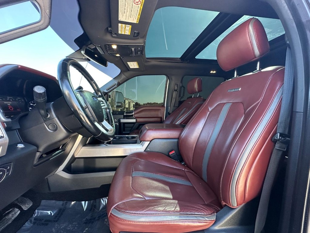 Ford Super Duty F-250 SRW Vehicle Full-screen Gallery Image 12