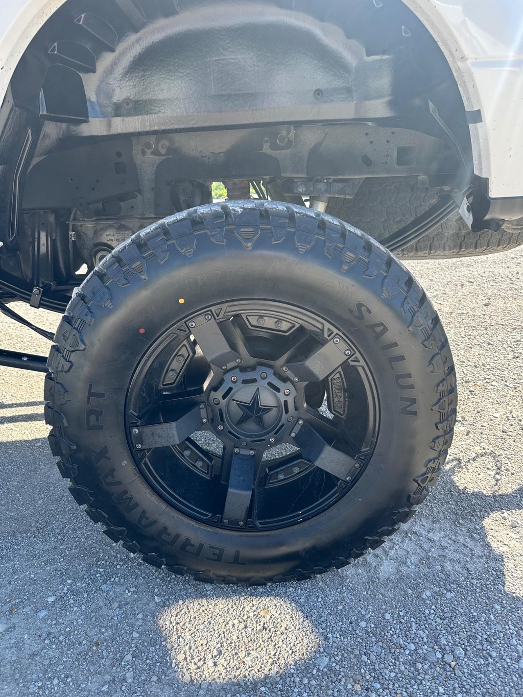 Ford Super Duty F-250 SRW Vehicle Full-screen Gallery Image 14