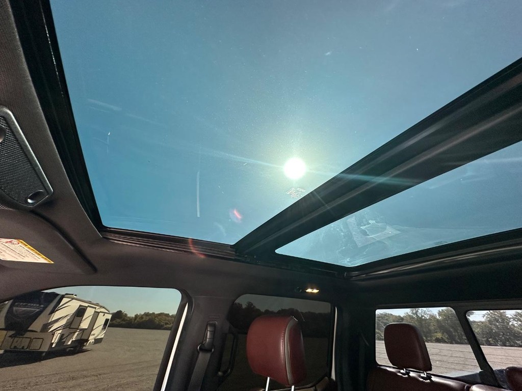 Ford Super Duty F-250 SRW Vehicle Full-screen Gallery Image 15
