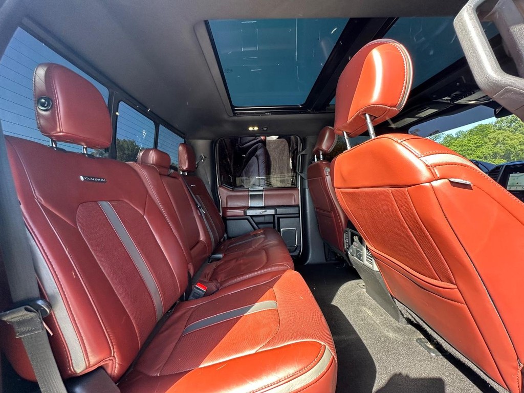 Ford Super Duty F-250 SRW Vehicle Full-screen Gallery Image 16