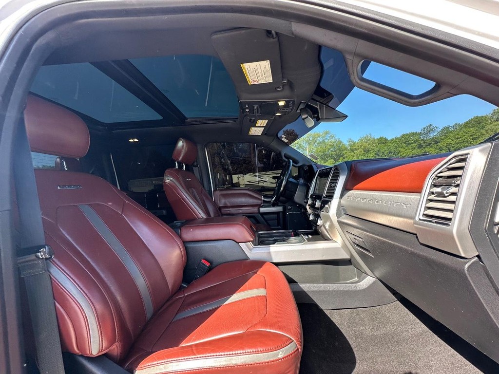 Ford Super Duty F-250 SRW Vehicle Full-screen Gallery Image 17