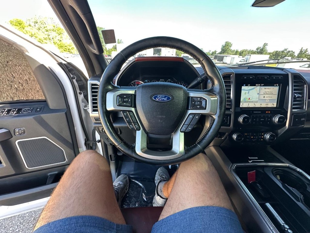 Ford Super Duty F-250 SRW Vehicle Full-screen Gallery Image 20