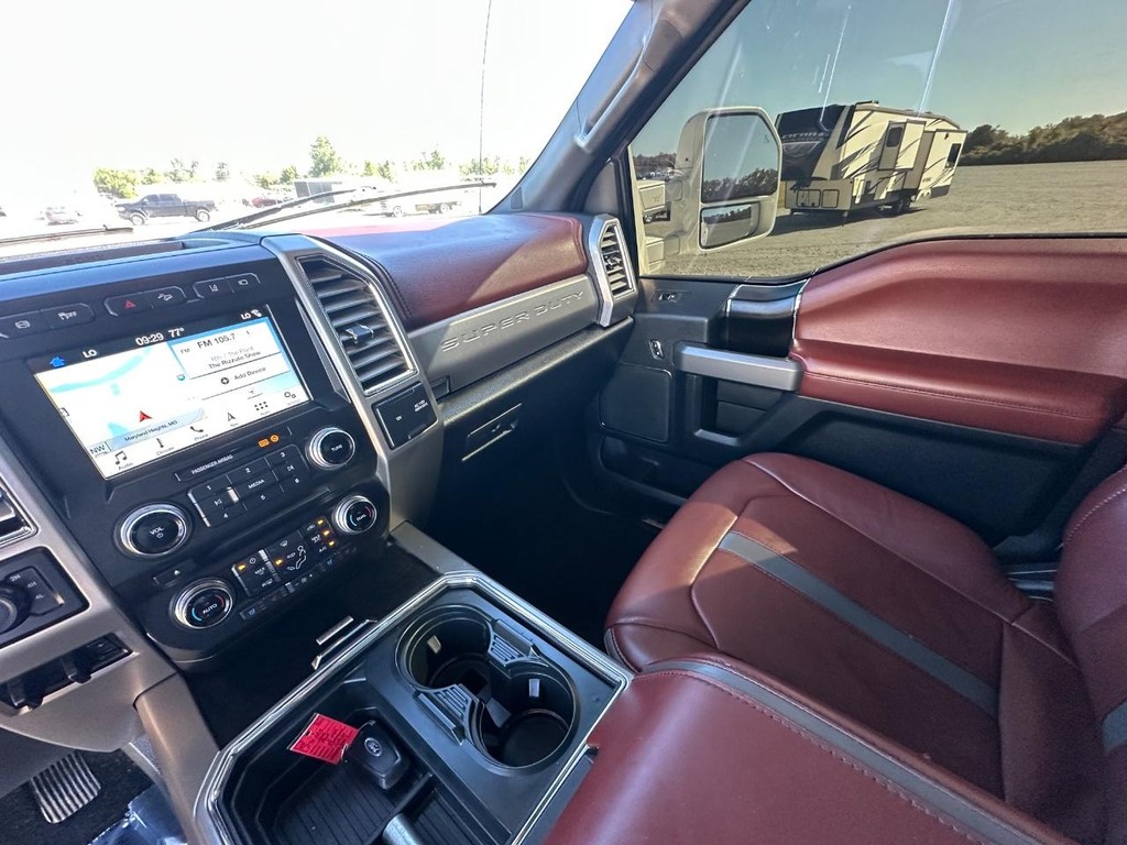 Ford Super Duty F-250 SRW Vehicle Full-screen Gallery Image 22