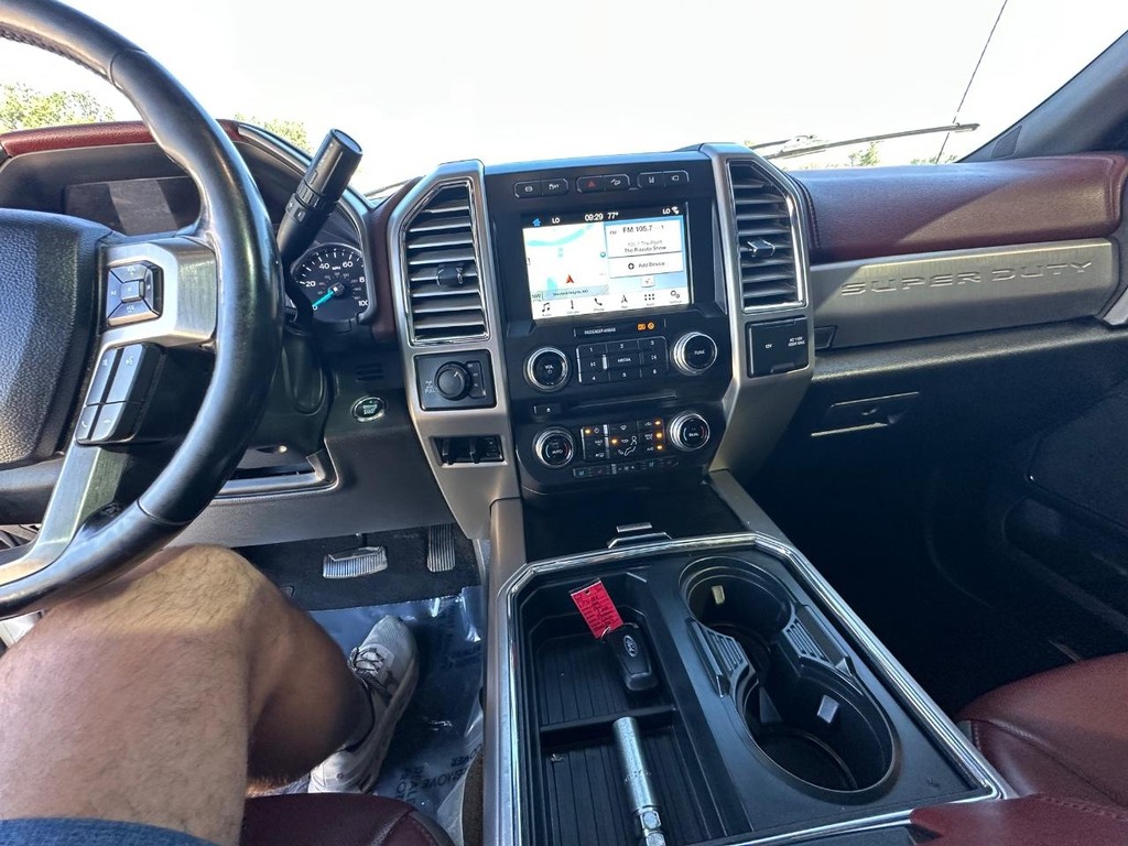 Ford Super Duty F-250 SRW Vehicle Full-screen Gallery Image 23