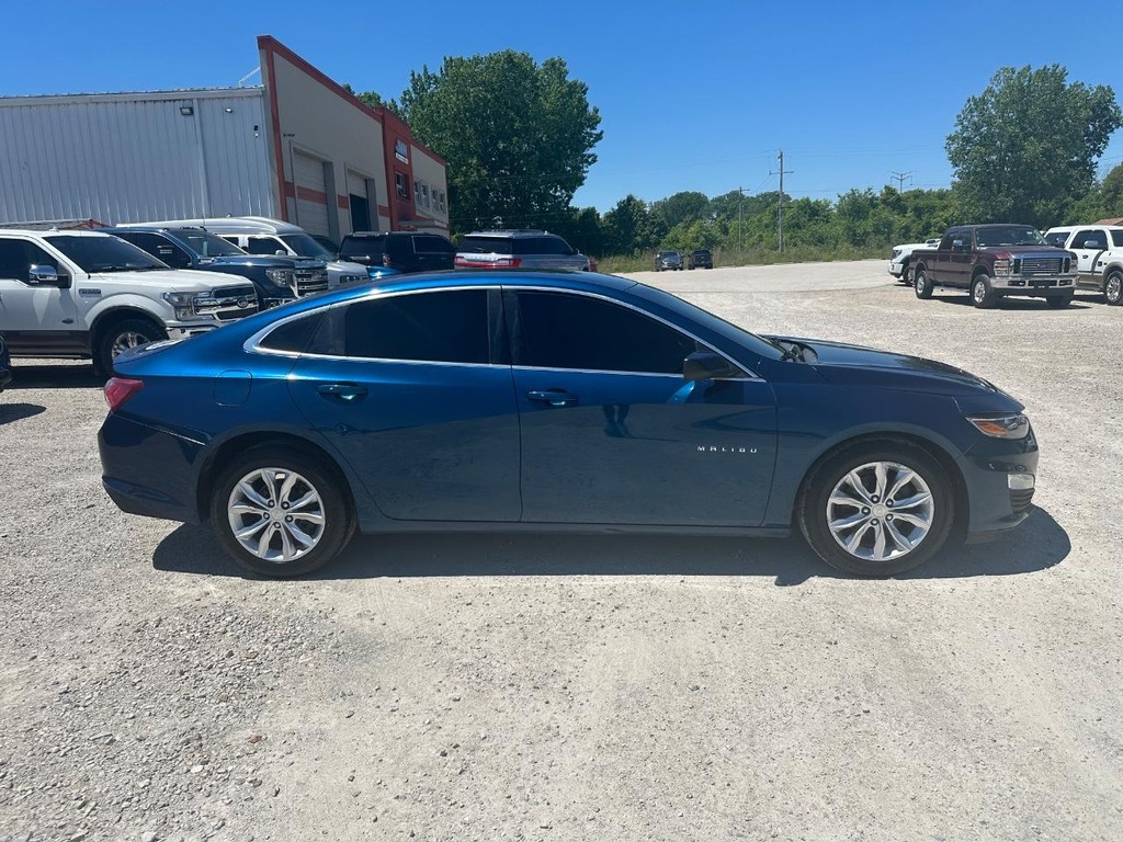 Chevrolet Malibu Vehicle Full-screen Gallery Image 2