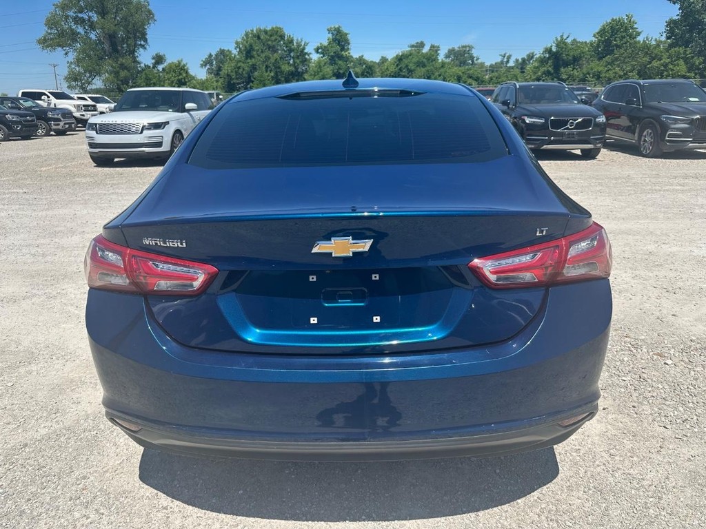 Chevrolet Malibu Vehicle Full-screen Gallery Image 4