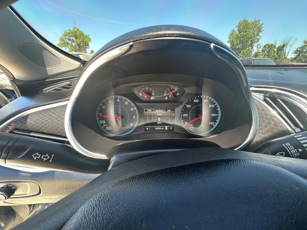 Chevrolet Malibu Vehicle Full-screen Gallery Image 7