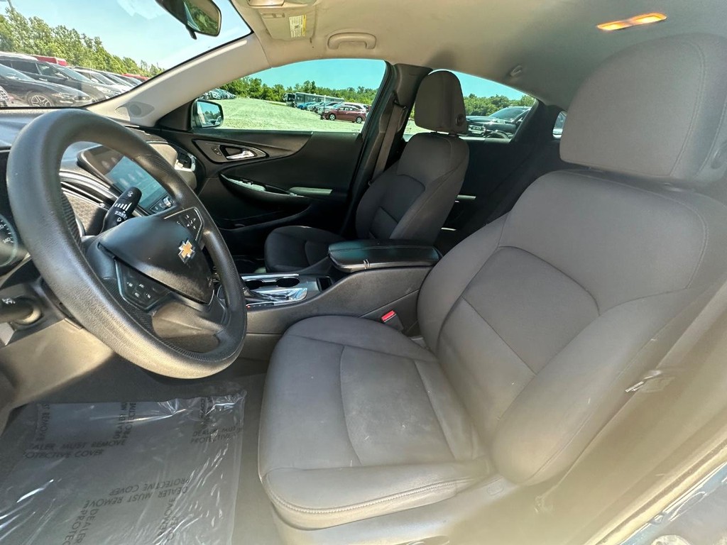 Chevrolet Malibu Vehicle Full-screen Gallery Image 11