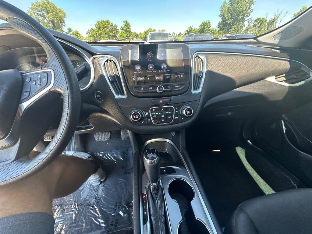 Chevrolet Malibu Vehicle Full-screen Gallery Image 14