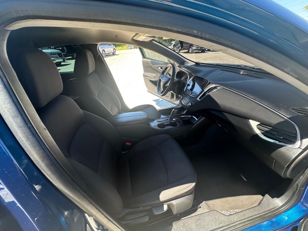 Chevrolet Malibu Vehicle Full-screen Gallery Image 15
