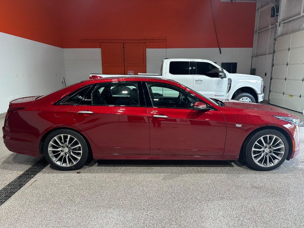 Cadillac CT6 Vehicle Full-screen Gallery Image 02