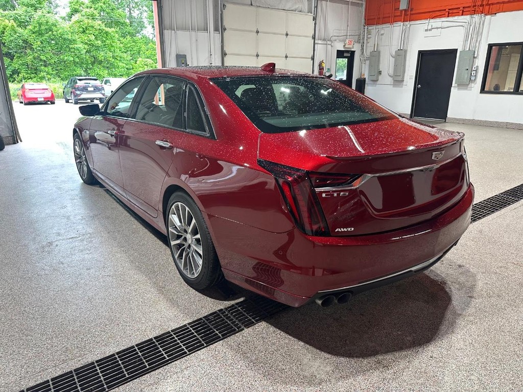 Cadillac CT6 Vehicle Full-screen Gallery Image 03